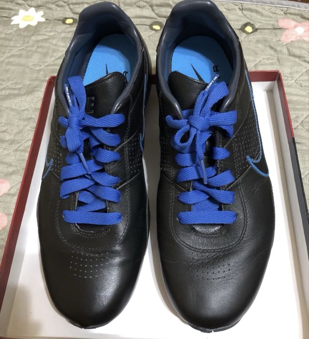 Продаются кроссовки.