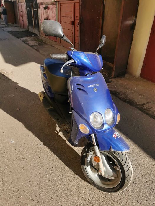 Schimb, Vând scuter Piaggio 50 cc 4t limitat 25kmh, si Yamaha Neo'S 50cc 2t