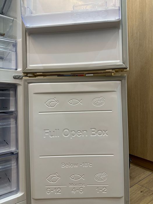 Холодильник Samsung