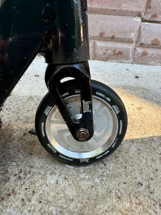 Трюковой самокат LIMIT