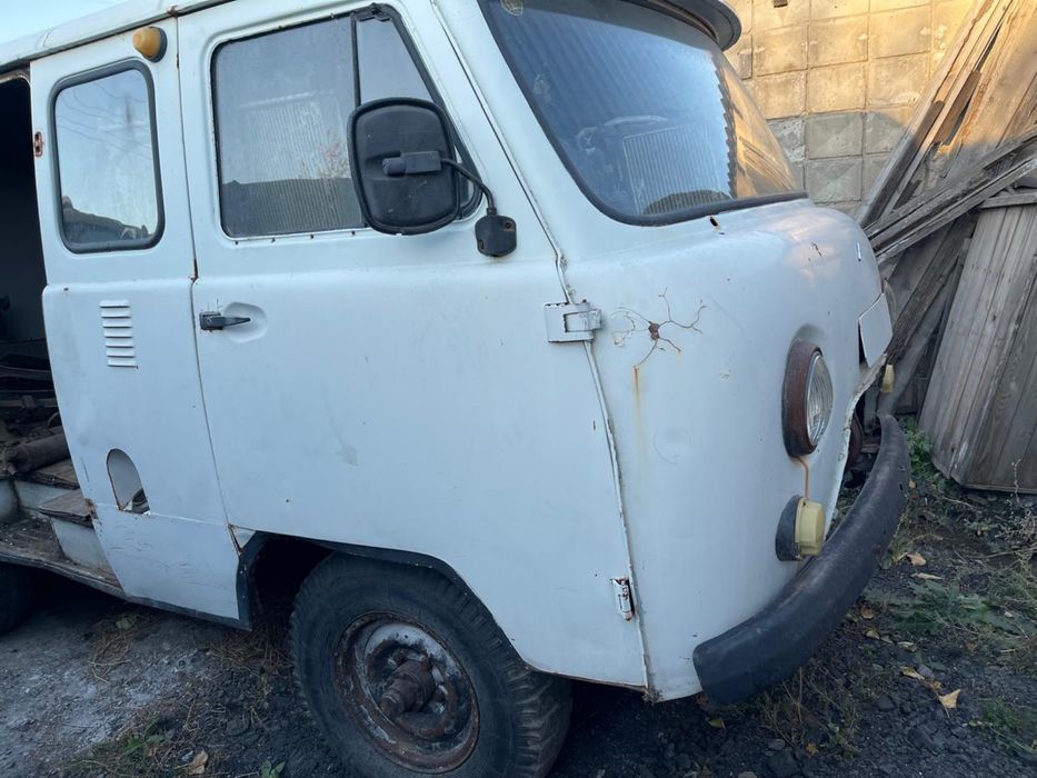 Продам УАЗ “Буханка” (аварийная, без двигателя)
