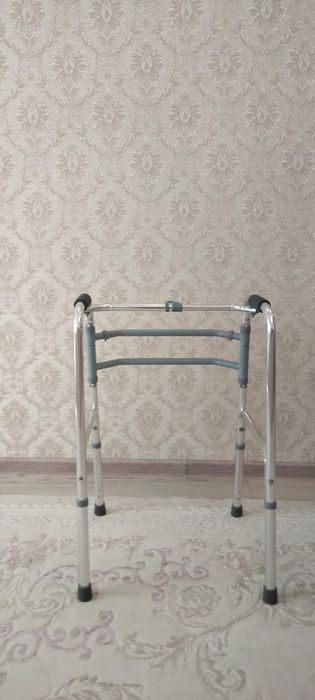 Продам ходунки для инвалидов