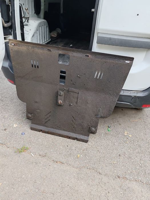 Scut metalic Toyota Avensis