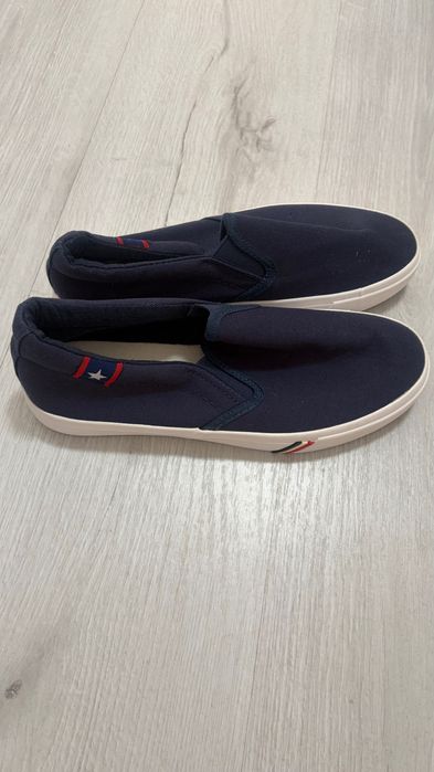 Спортни обувки ( платненки). Номер 39