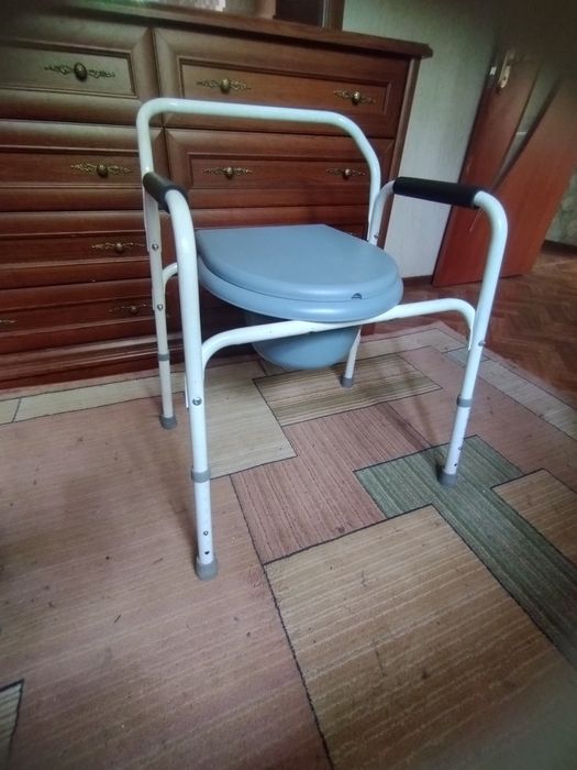 Продам санитарное кресло