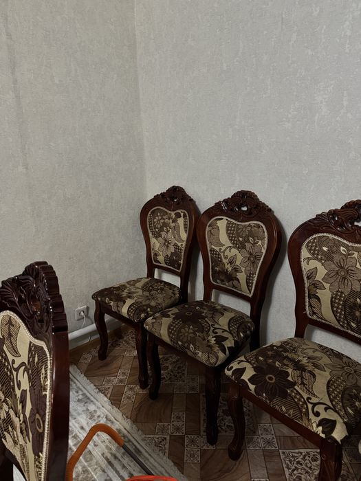 Стол со стульями