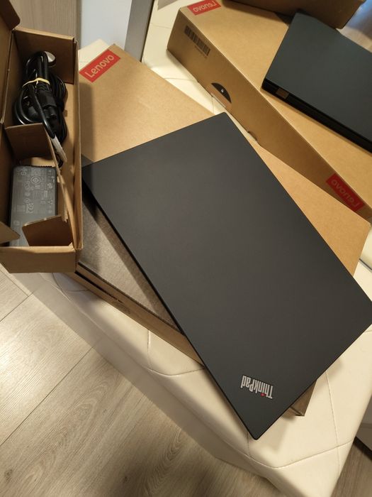 Ca NOU! Thinkpad T15, 15.6", i7 10510u/16 sau 32Gb//512Ssd 4G