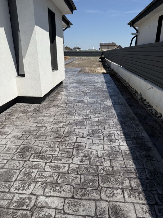 Beton Amprentat – Estetic și Durabil pentru Spațiul Tău Exterior!