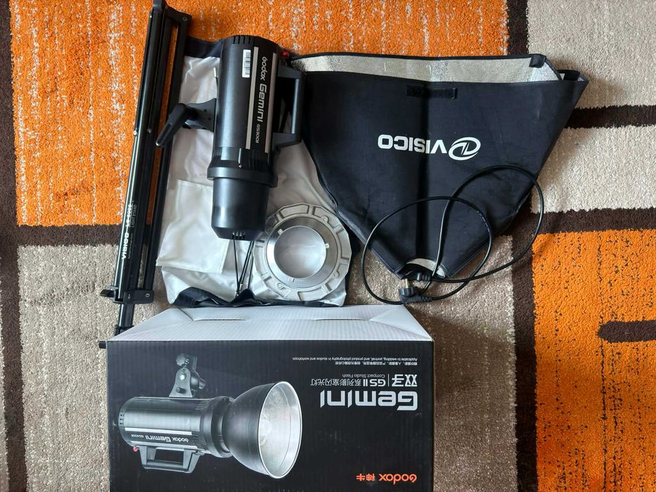 Студийна светкавица Godox Gemini GS300II + стойка + софтбокс (като нова)