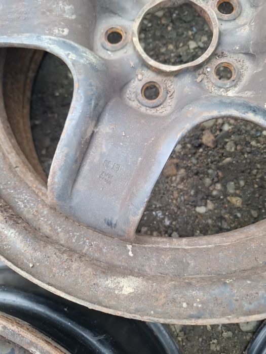 Vand 1 sau 2 jante R 16 ford focus 2 merg si pe 3