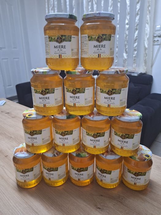 Miere 100% naturala.
Miere de salcâm 35 lei kg 
Miere de tei 30 le