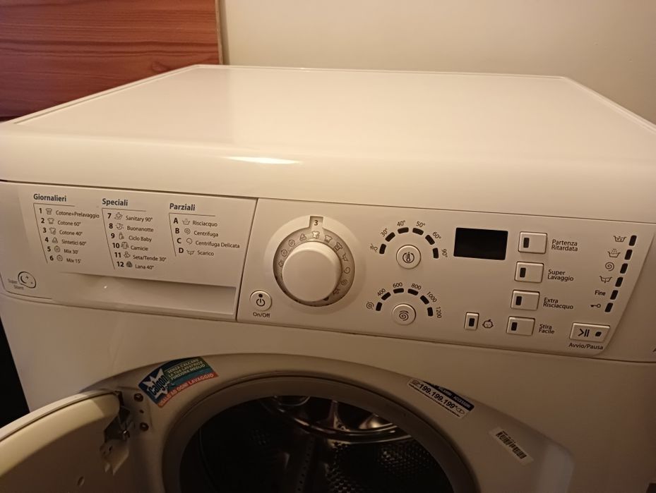 Пералня Ariston Hot Point