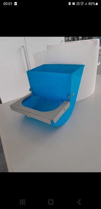 10buc.Hranitoare iepuri