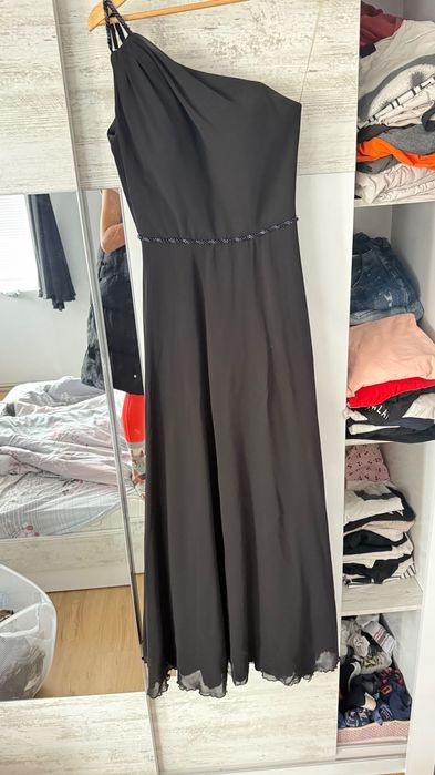 Официална рокля с едно рамо