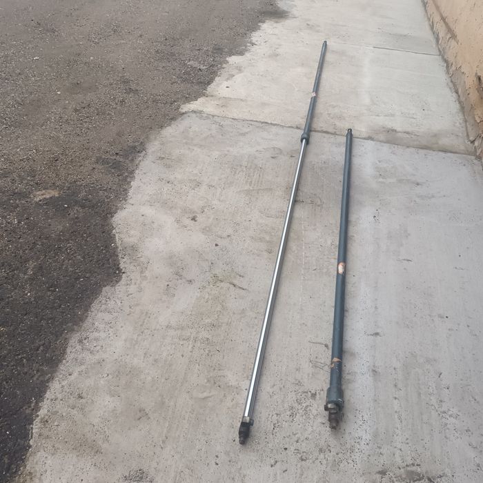 Vând cilindri hidraulici subțiri !