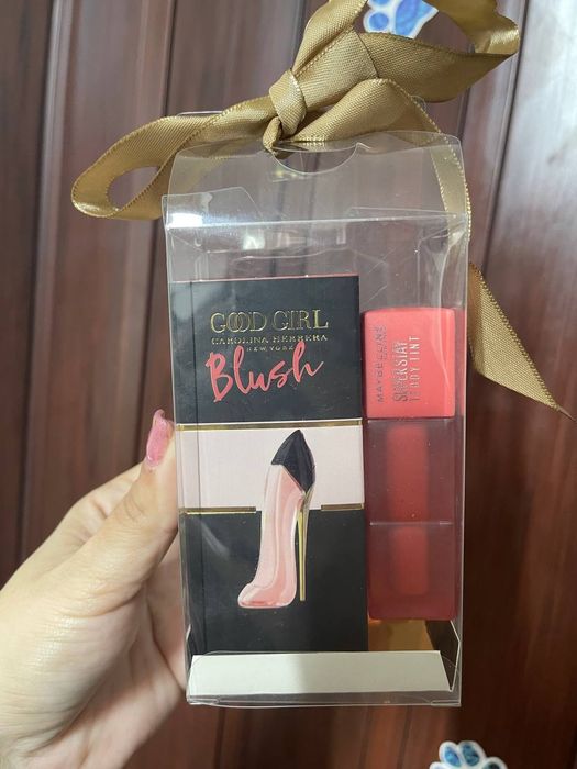 Set cadou pentru femei parfum+ruj Maybelline + inimioara de plus