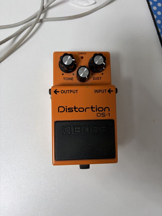 Продам педаль Boss Distortion DS-1