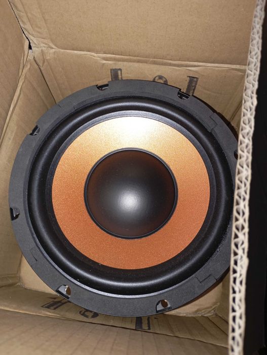 Динамик для сабвуфера