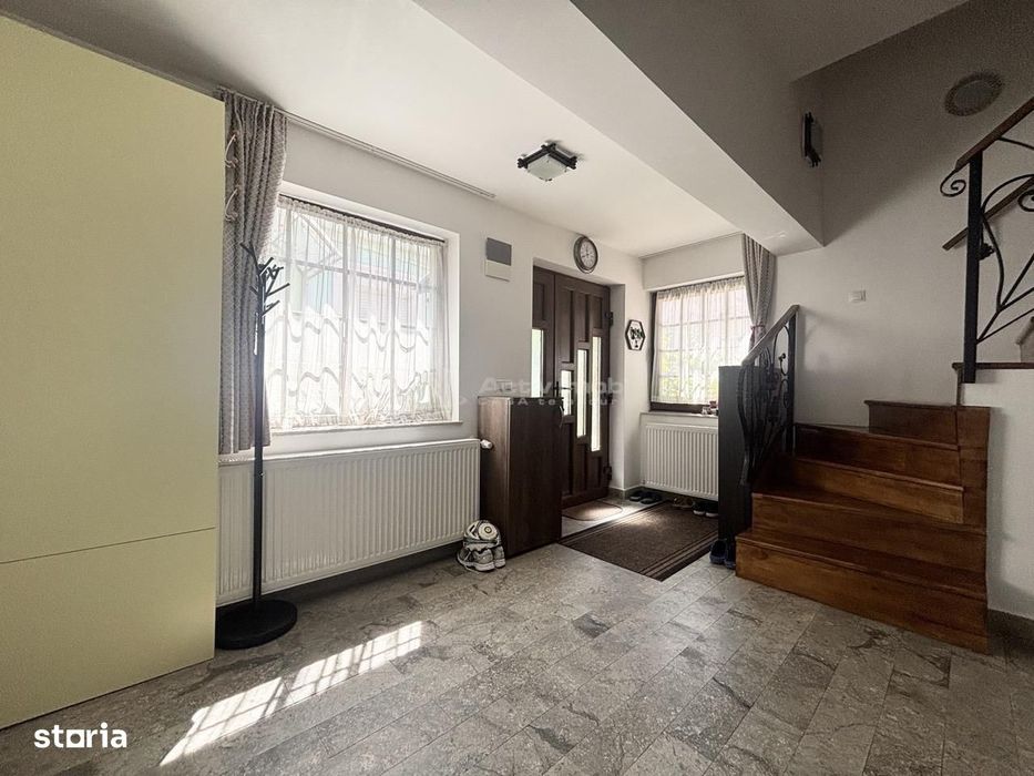 Refugiu urban cu personalitate – Casa cu mansarda si crama amenajata -