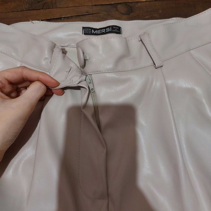 Бежови кожени панталони