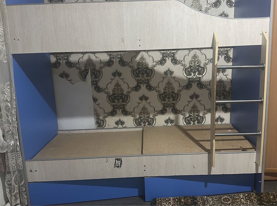 Двухсэтажная кровать