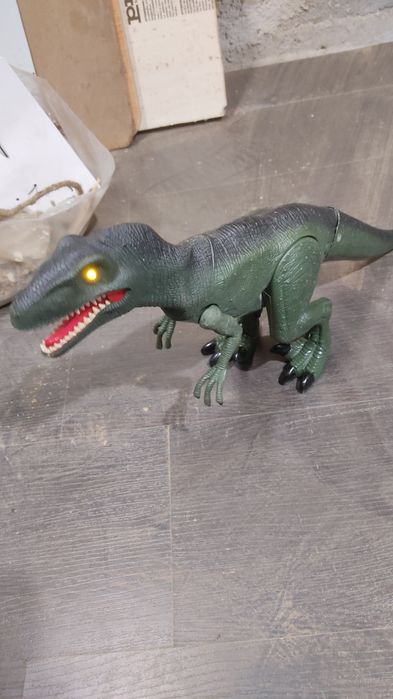 Dinozaur T-Rex cu sunete și lumini