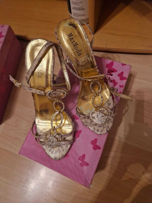 Обувки - Сандали