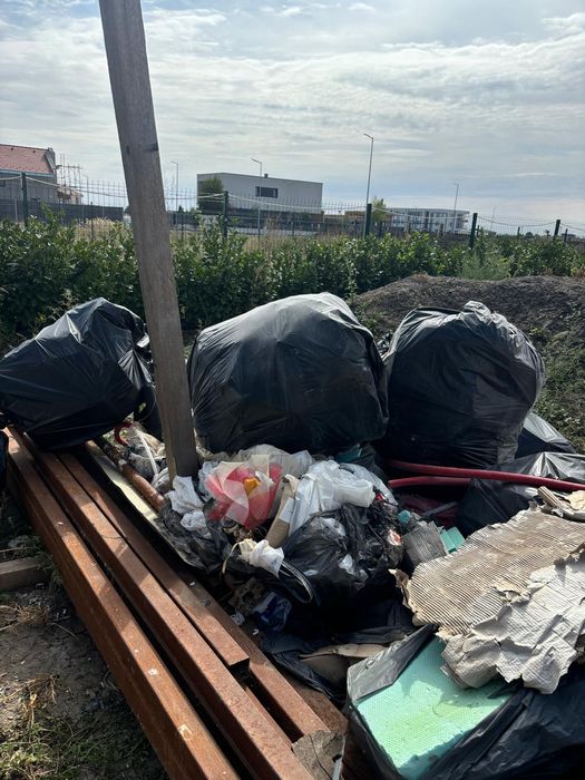 Ridic saci cu moloz și deseuri din constructii