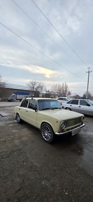 Vaz 2101 retro srochna sotiladi