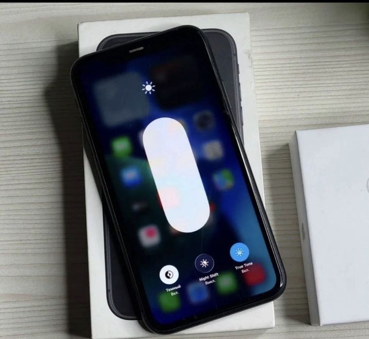 Продам или обменяю айфон 11