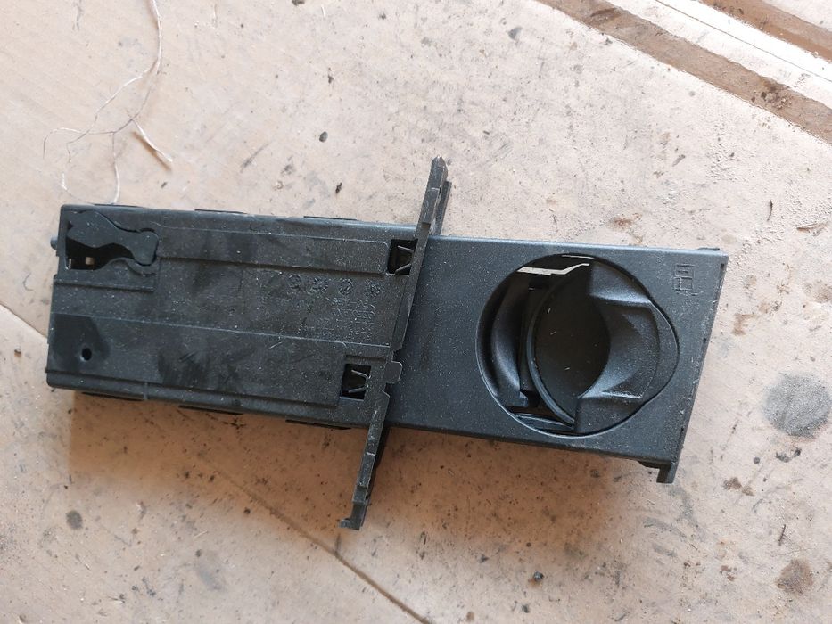 Къп холдъри/поставки за чаши Bmw бмв e90 e91 e92 320i 170кс n43