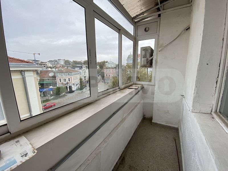 Дава се под наем Тристаен апартамент в Варна, Гръцка махала - 90 кв.м за 400 € - Снимка #11