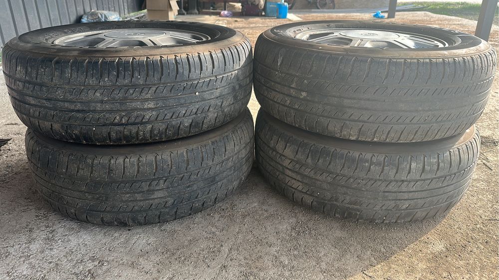 Диски с шинами.