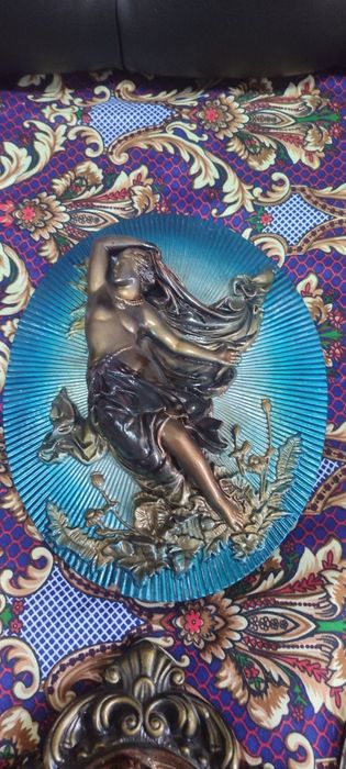 Барельефы и фигурки из гипса продам