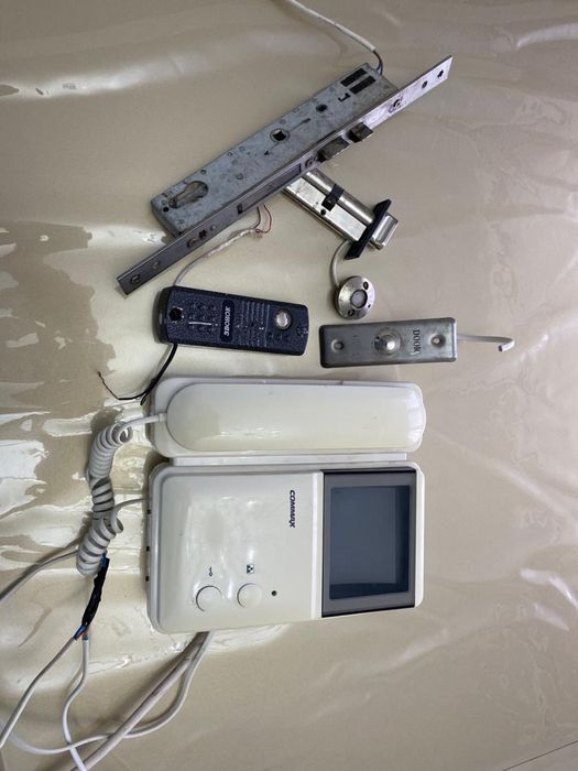 Срочно продам домофон комплект