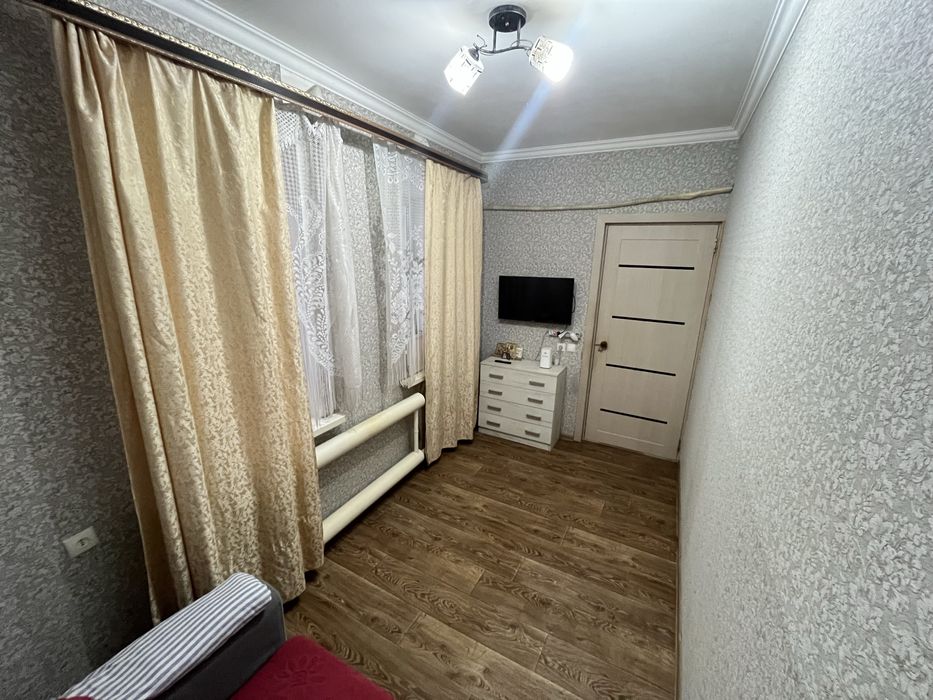 Продам дом в общем дворе район Кирова.