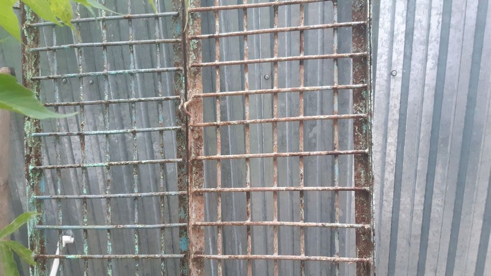 Двери железные,двустворчатая