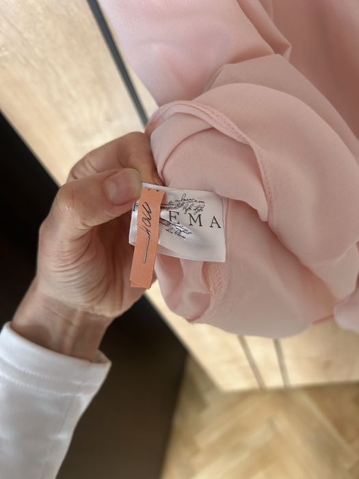 Дамска официална къса рокля с колан от камачета