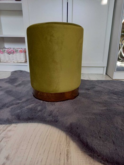 Табуретка,зелено кадифе, 36 x 28 см