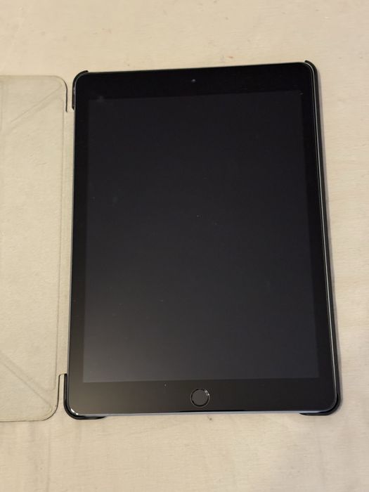 iPad A1893 defect pentru piese