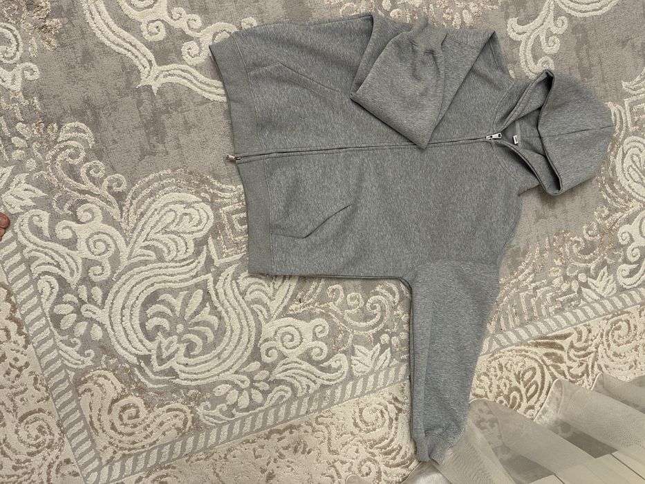 Продаеться серая качественна зипка