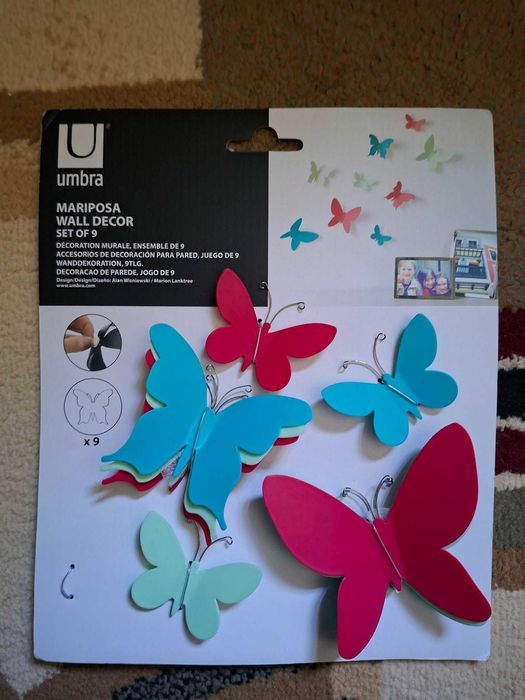 Ornamente fluturari perete