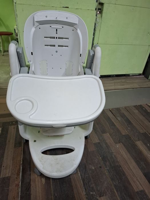 Scaun de masă pentru bebeluși