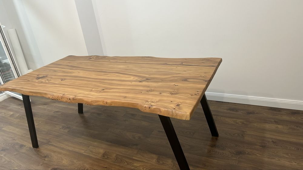 Стол обеденный, кухонный.