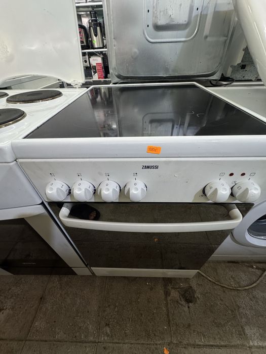 Готварска печка керамични котлони ZANUSSI