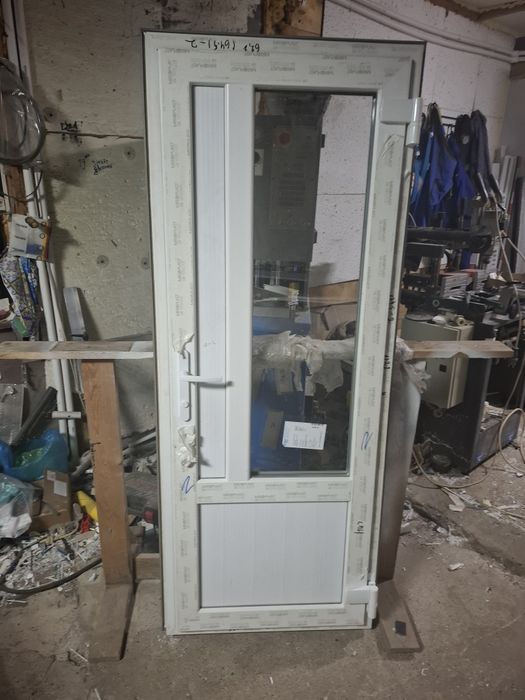 Продам дверь пластиковую 70-180см