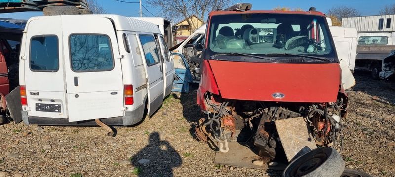 Dezmembram autoutilitara Ford Transit