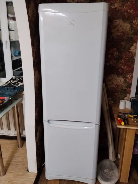 Холодильник InDESIT