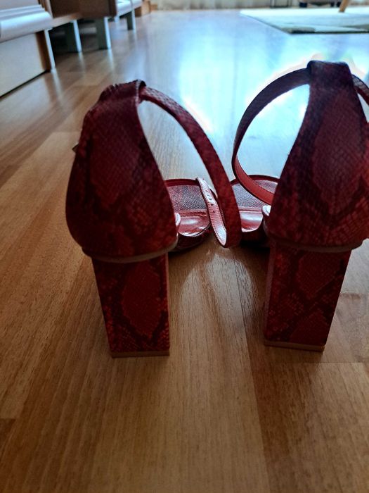 Дамски червени сандали масивен ток 39