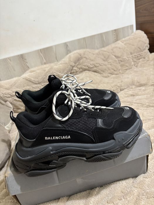 balenciaga triple s
